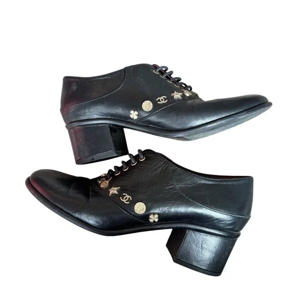 Chanel - Lucky Charms Interlocking CC Logo Pumps Black Leather Sz 38 - Picture 7 of 11